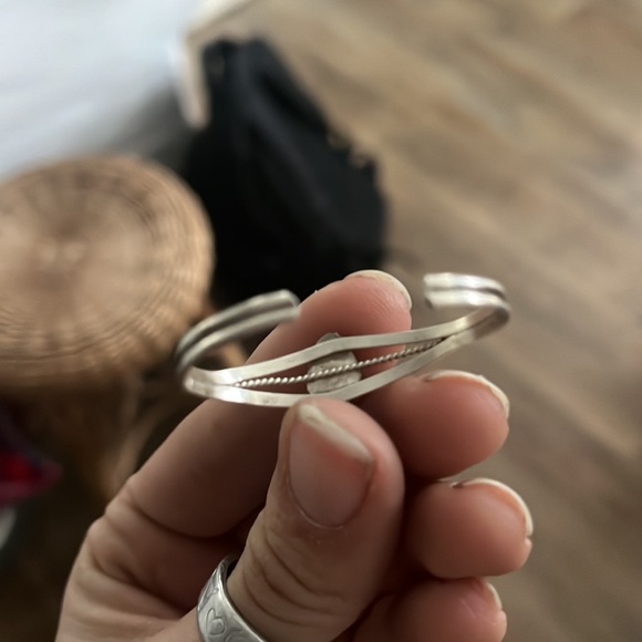 Vintage Navajo Handmade Sterling Silver Black Onyx child's cuff - Picture 3 of 3